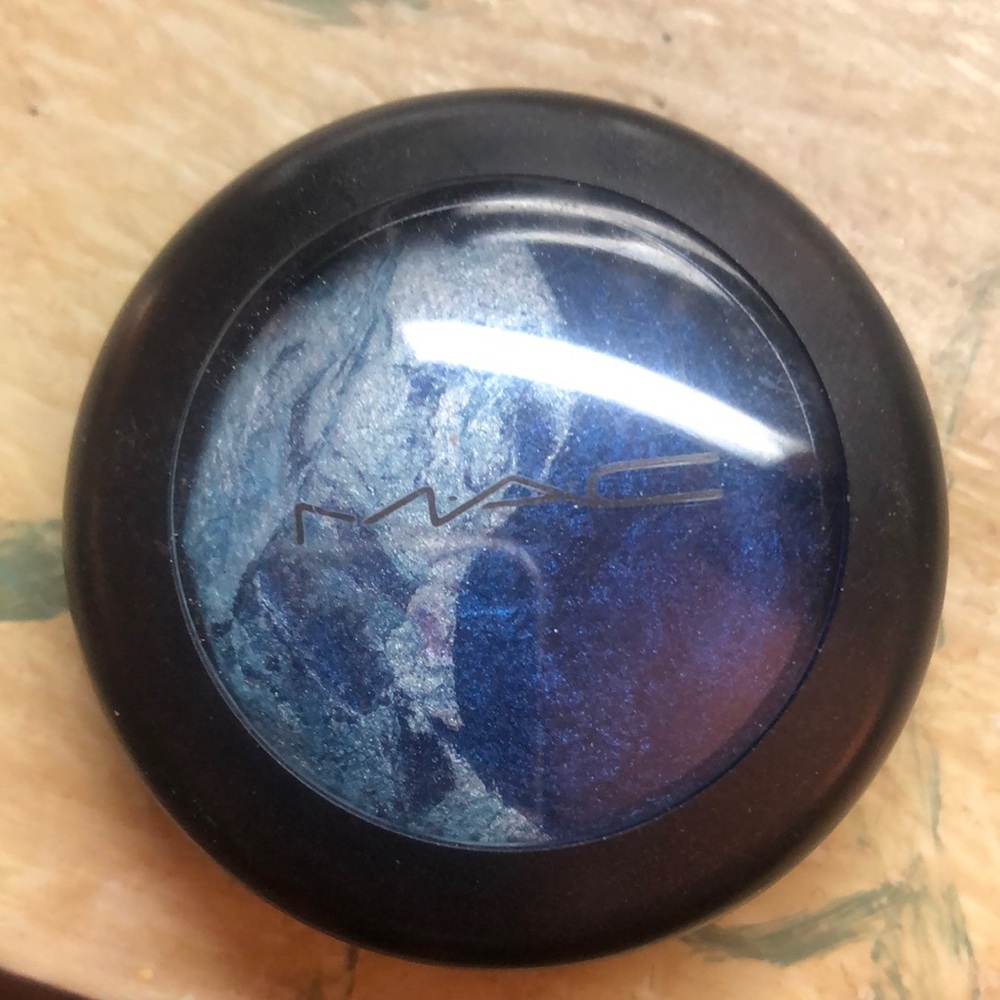 MAC Cosmetics Love Cycle Mineralize eyeshadow duo